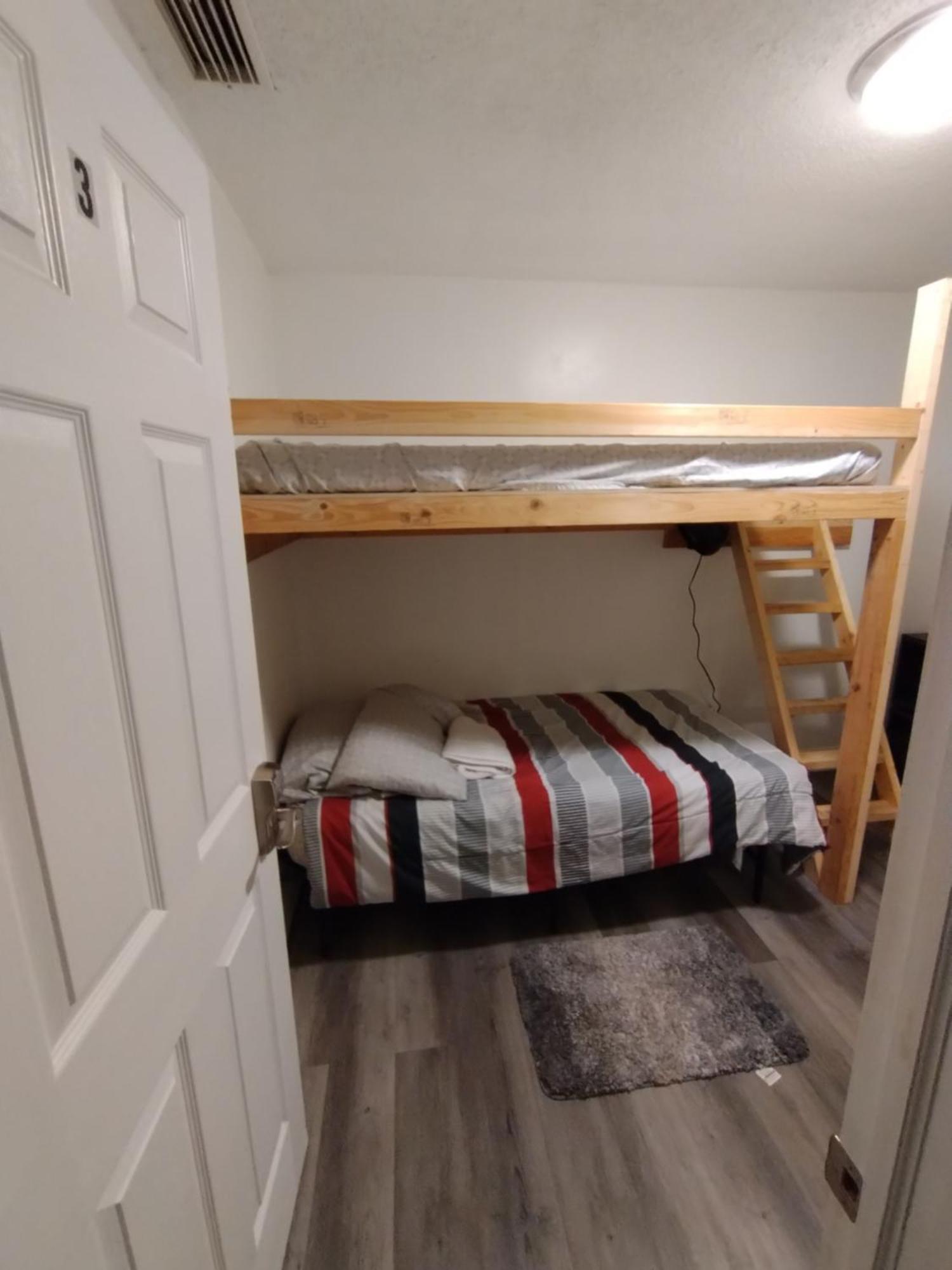 Lenny'S Cooperative Hostel 克利尔沃特 外观 照片